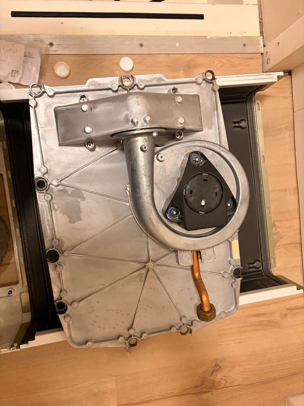 A ticking Intergas boiler in Zaandam, fixed during its service, photo 2