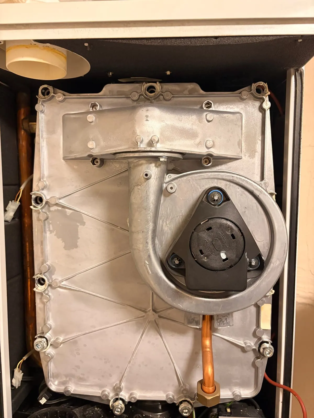 A ticking Intergas boiler in Zaandam, fixed during its service