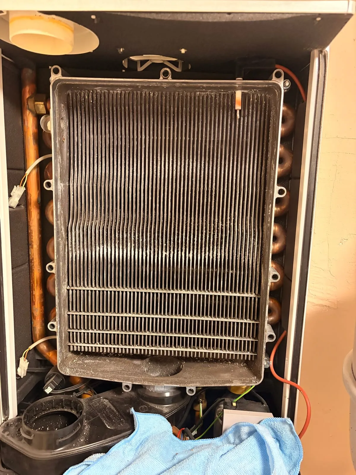 A ticking Intergas boiler in Zaandam, fixed during its service, photo 3
